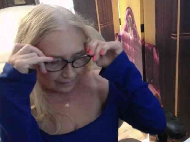 BlondeSofia webcam