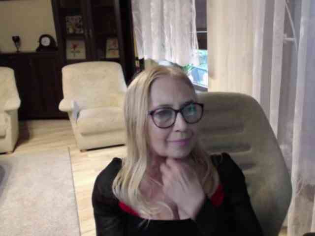 BlondeSofia webcam