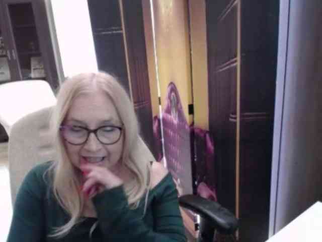 BlondeSofia webcam