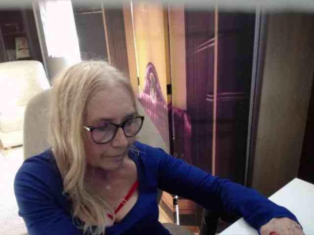 BlondeSofia webcam