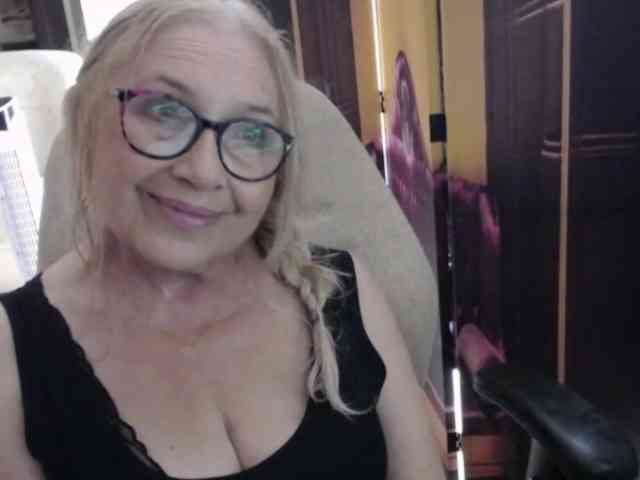 BlondeSofia webcam