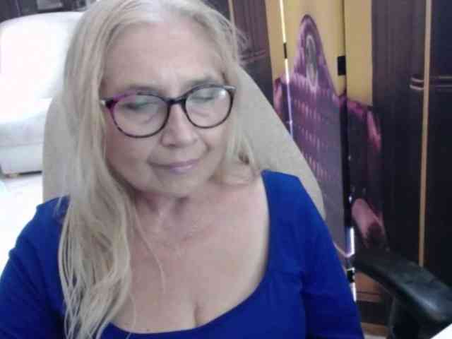 BlondeSofia webcam