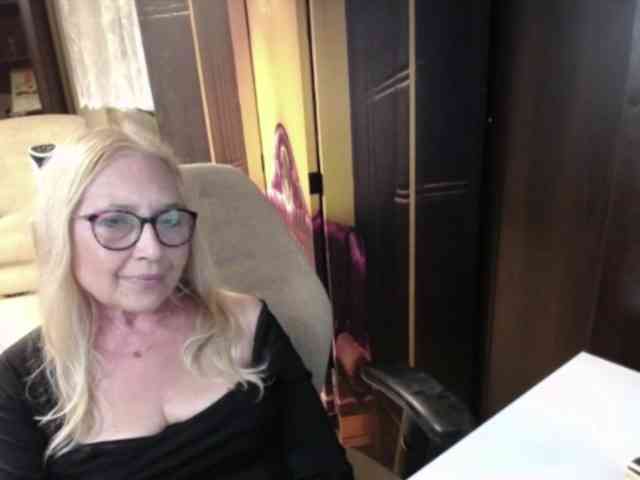 BlondeSofia webcam
