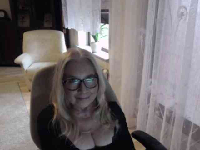 BlondeSofia webcam