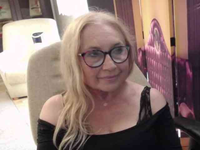 BlondeSofia webcam