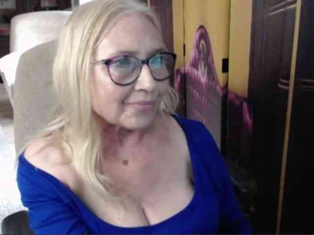 BlondeSofia webcam