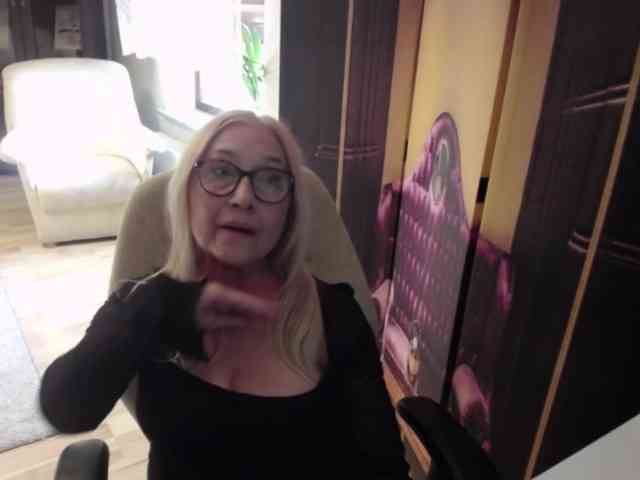 BlondeSofia webcam
