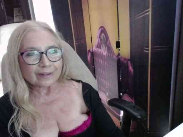 BlondeSofia webcam
