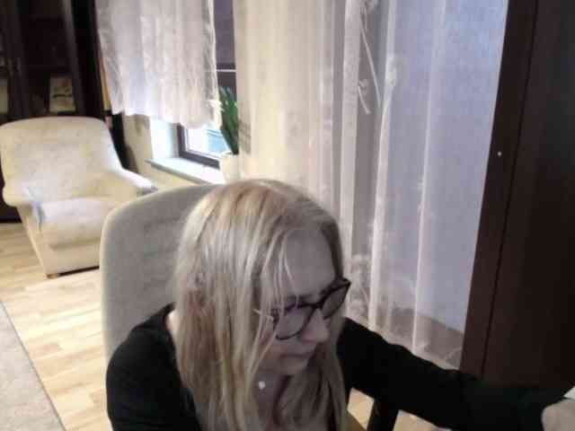 BlondeSofia webcam