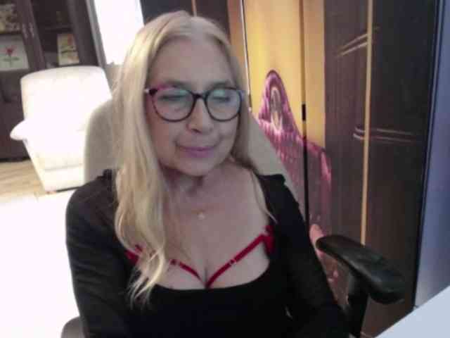 Model: BlondeSofia