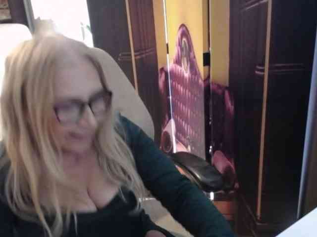 BlondeSofia webcam