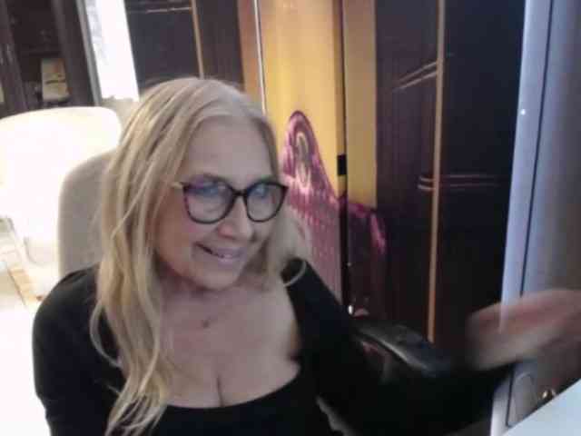 Model: BlondeSofia