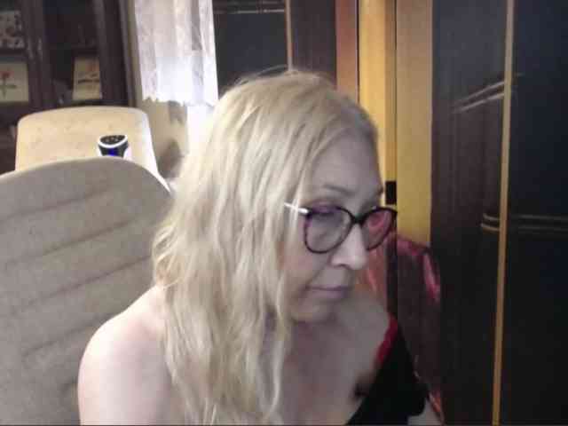 BlondeSofia webcam