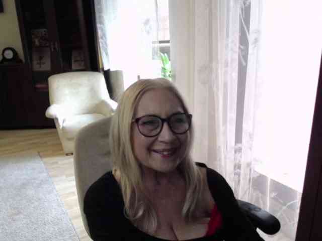 BlondeSofia webcam