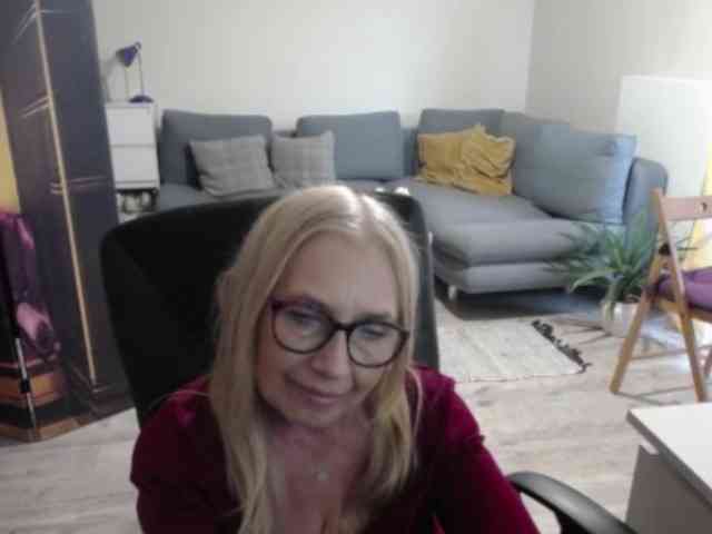 BlondeSofia webcam