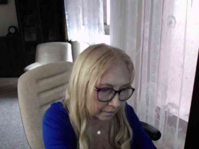 BlondeSofia webcam