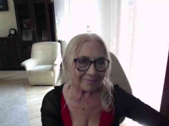 BlondeSofia webcam