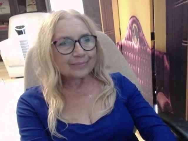 BlondeSofia webcam