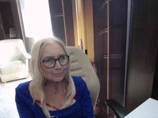 BlondeSofia webcam