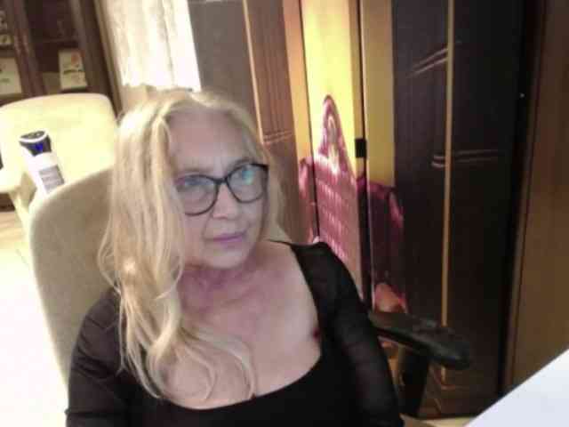 BlondeSofia webcam