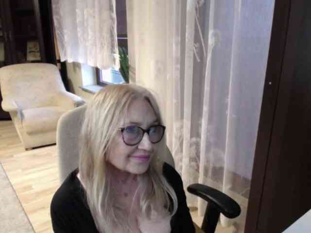 BlondeSofia webcam
