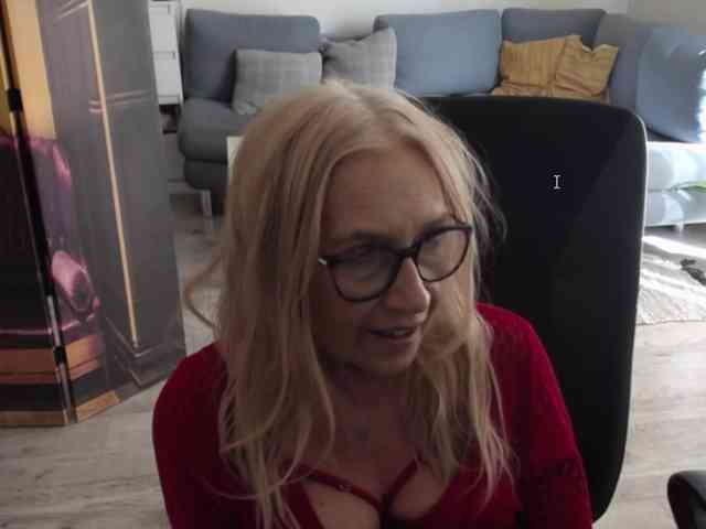 BlondeSofia webcam