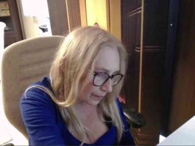 BlondeSofia webcam