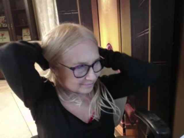BlondeSofia webcam