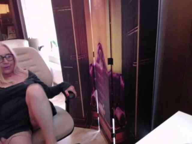 BlondeSofia webcam