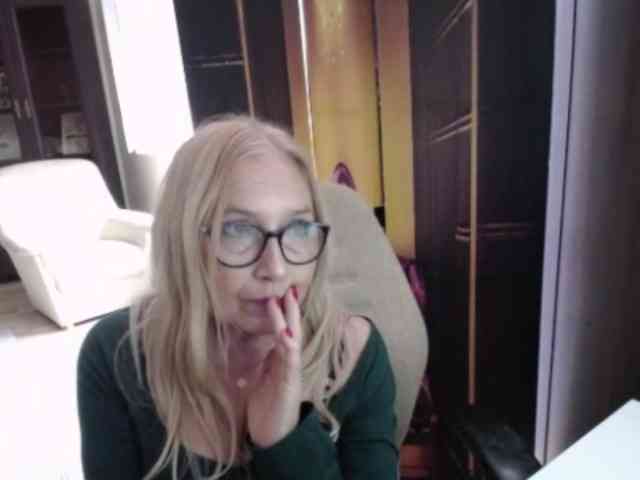BlondeSofia webcam