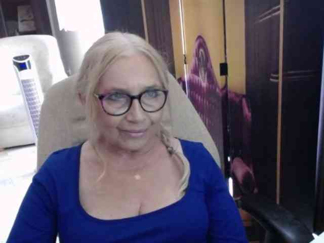BlondeSofia webcam