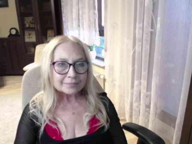 BlondeSofia webcam