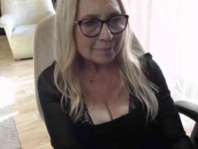 BlondeSofia webcam