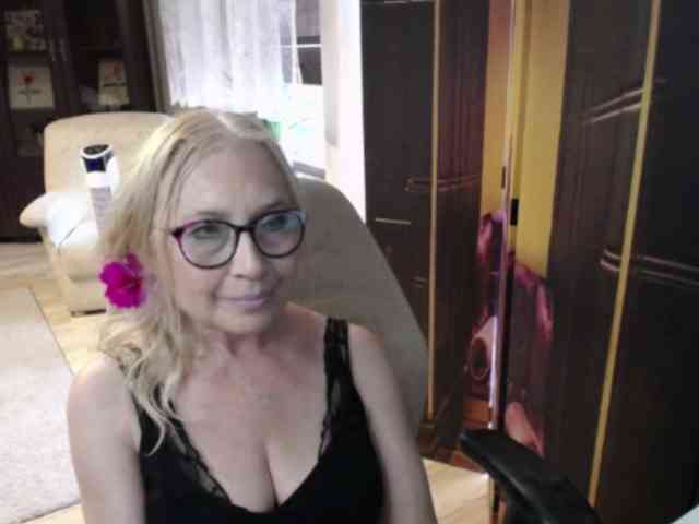 BlondeSofia webcam