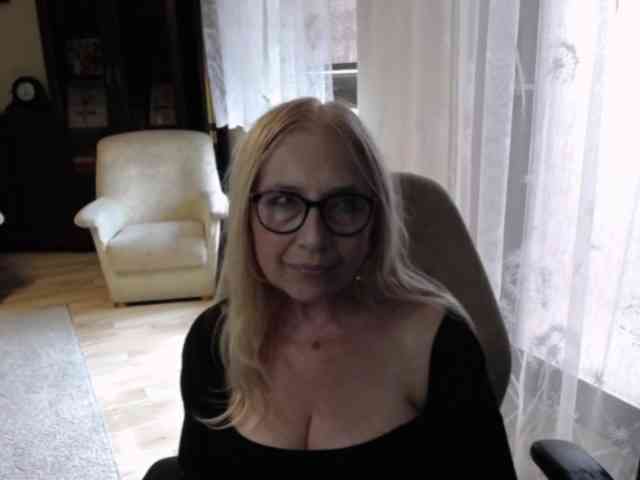 Model: BlondeSofia