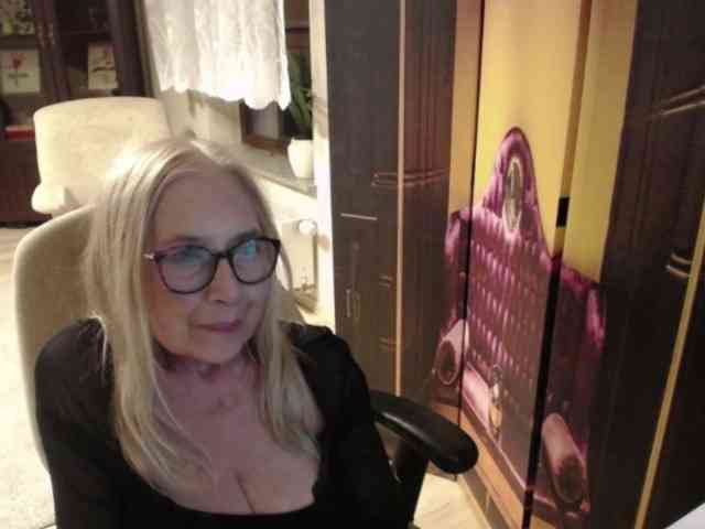 BlondeSofia webcam