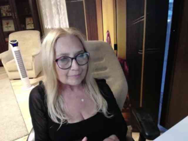 BlondeSofia webcam