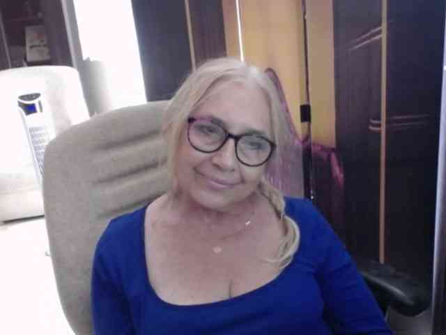 BlondeSofia webcam