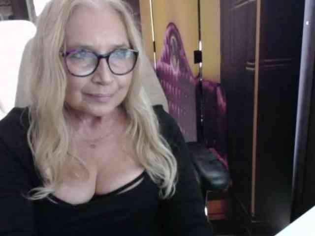 BlondeSofia webcam