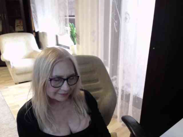 BlondeSofia webcam