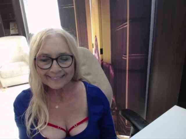 BlondeSofia webcam