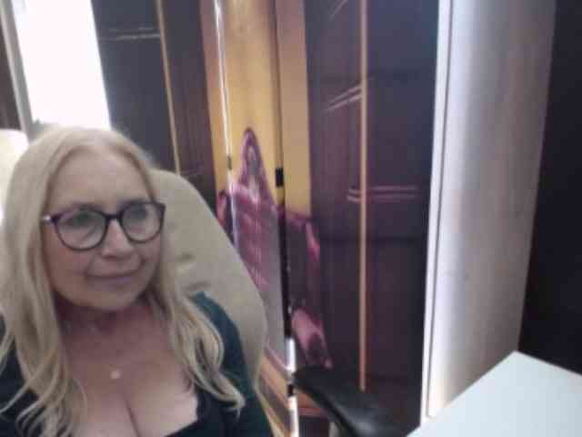 Model: BlondeSofia