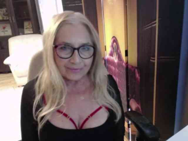 BlondeSofia webcam