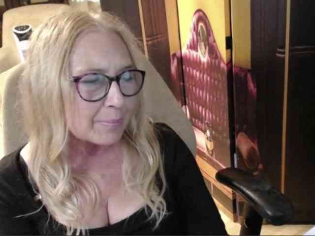 BlondeSofia webcam