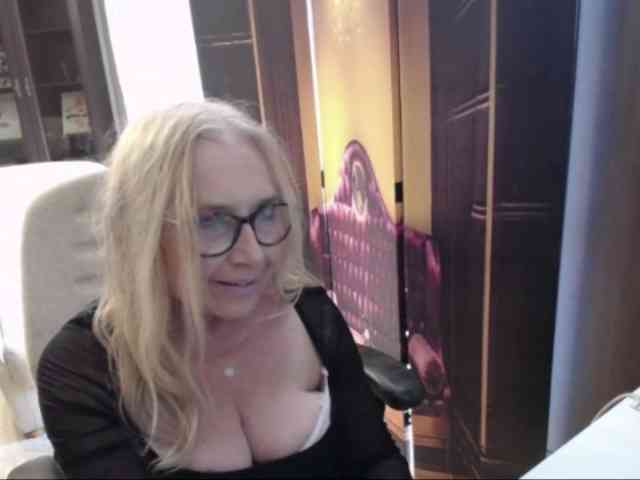 BlondeSofia webcam