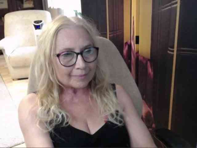 Model: BlondeSofia