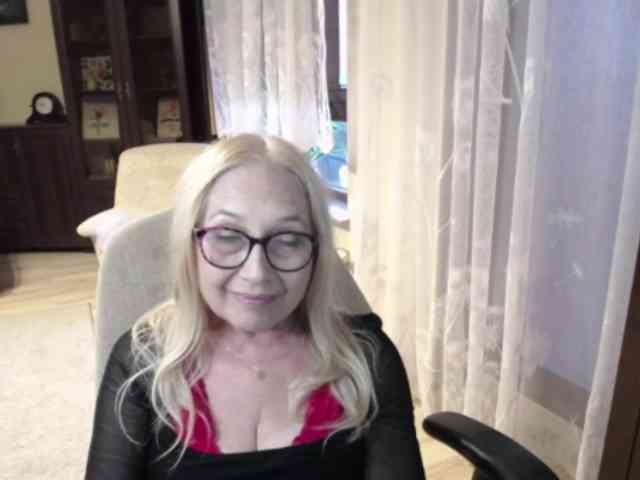 BlondeSofia webcam