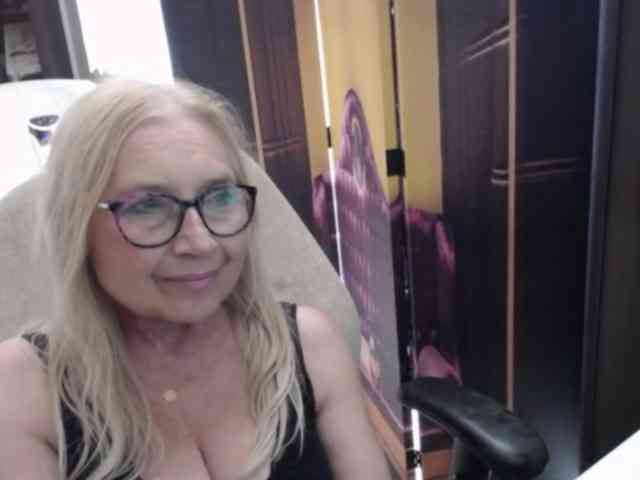 BlondeSofia webcam
