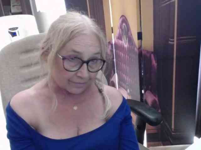 BlondeSofia webcam