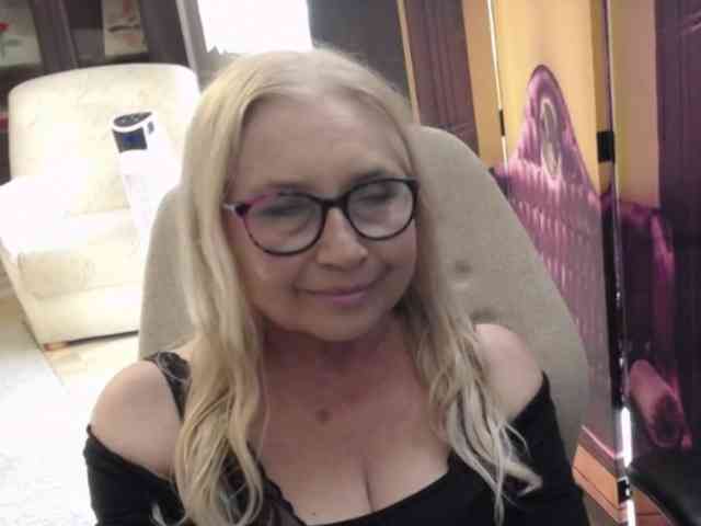 BlondeSofia webcam
